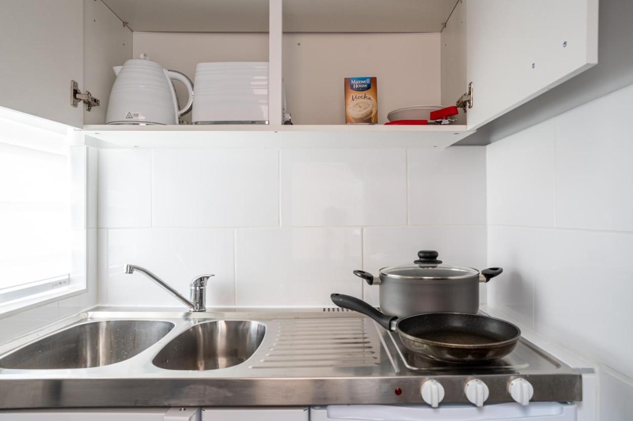 Luxury One Bedroom Guesthouse M6, Junction 10 Walsall Willenhall Eksteriør billede