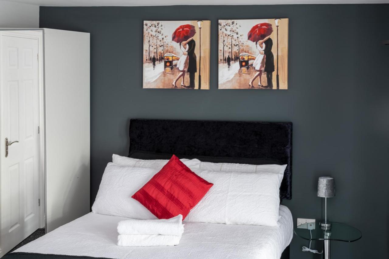 Luxury One Bedroom Guesthouse M6, Junction 10 Walsall Willenhall Eksteriør billede