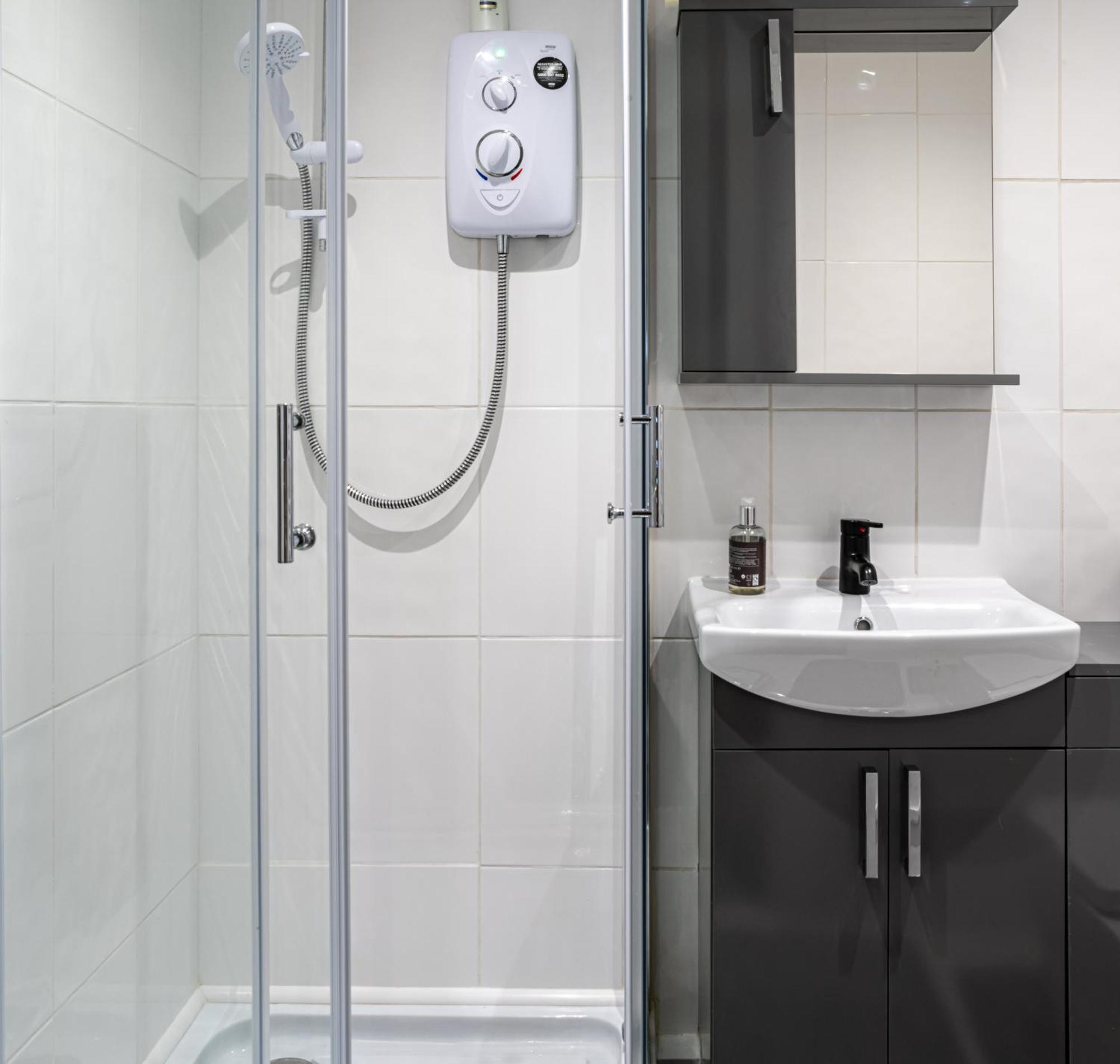 Luxury One Bedroom Guesthouse M6, Junction 10 Walsall Willenhall Eksteriør billede